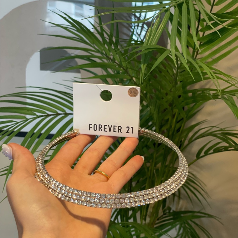 Silver rhinestone necklace